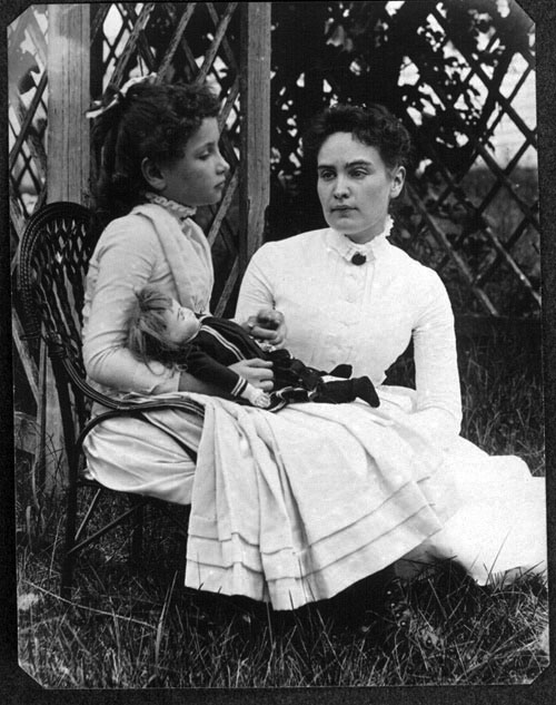 Helen_Keller_with_Anne_Sullivan_in_July_1888 (1)